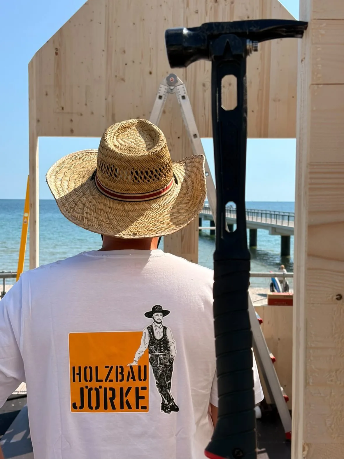 Zimmerer von Holzbau Jörke bei der Arbeit