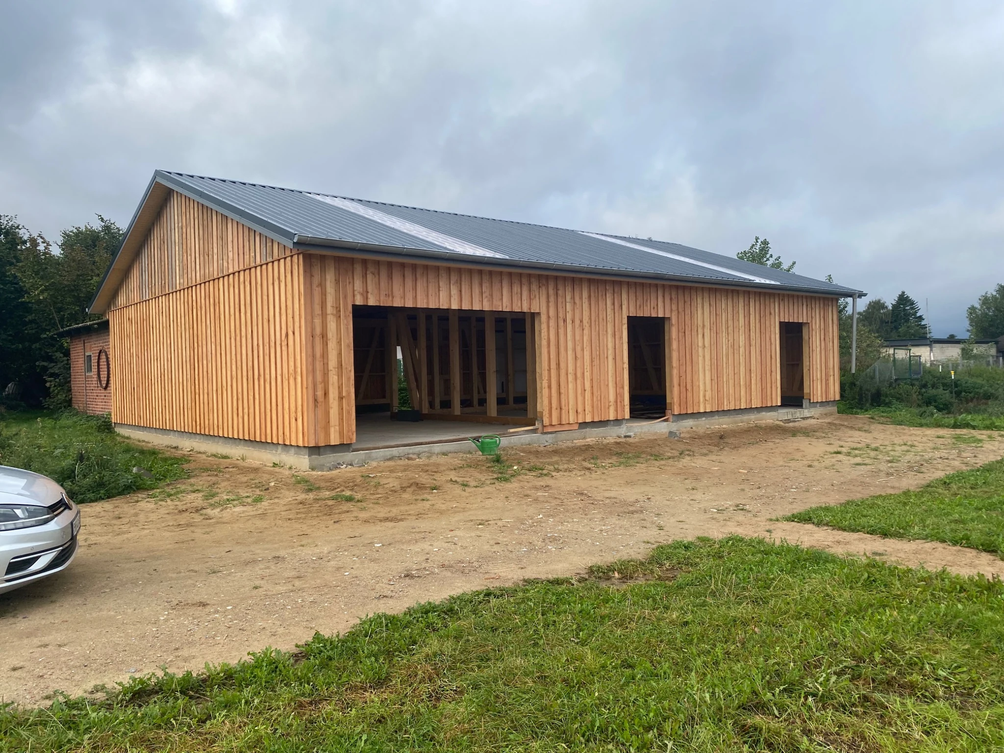 Rustikales Stallgebäude in Holzbauweise